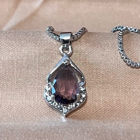 Beautiful Necklace 22” BN - Picture 3 of 3